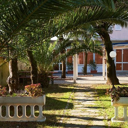Hotel Mirage Marina di Pietrasanta Exteriör bild