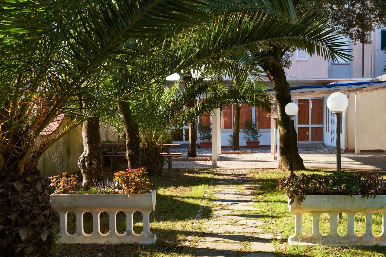 Hotel Mirage Marina di Pietrasanta Exteriör bild