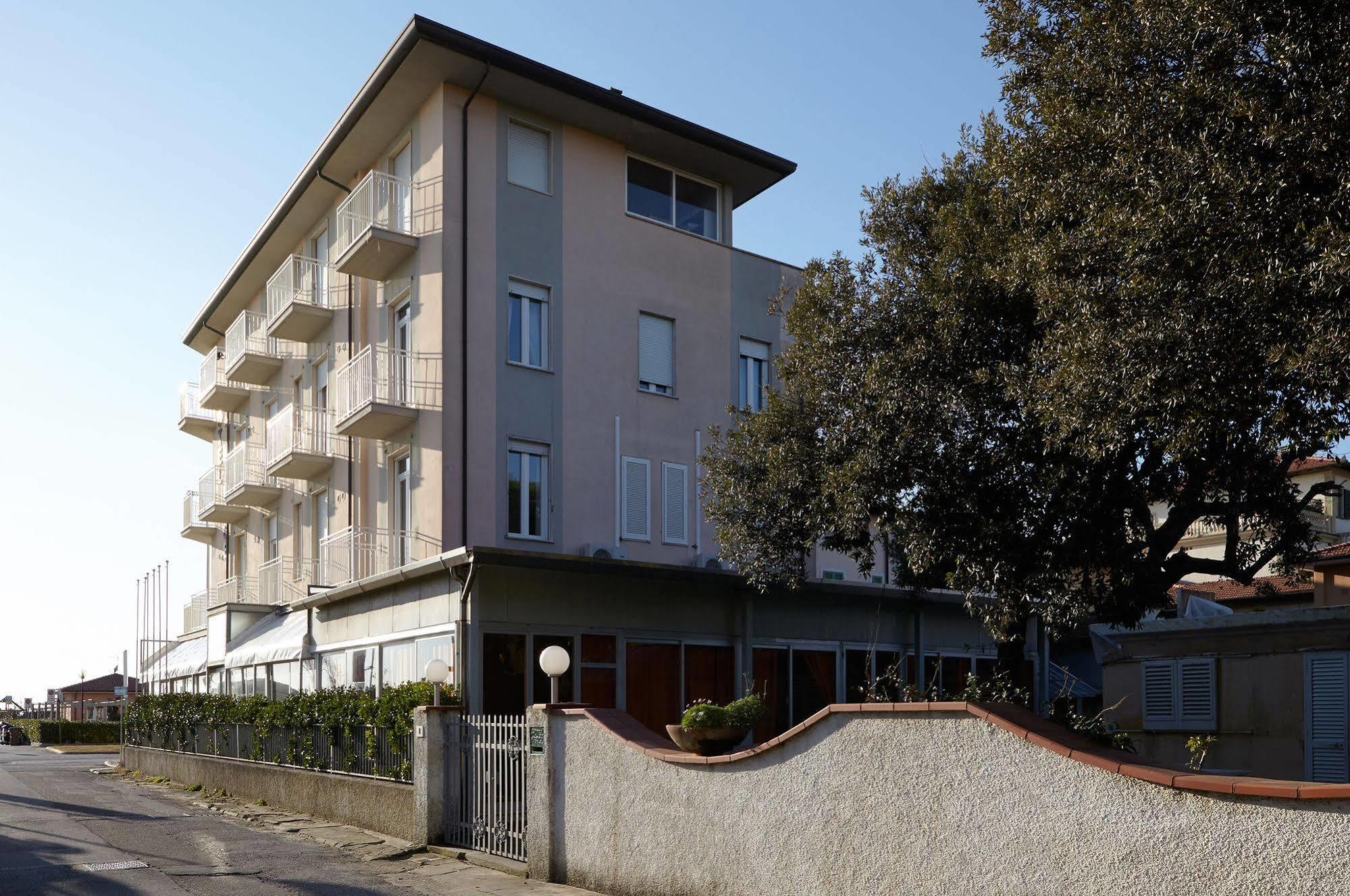 Hotel Mirage Marina di Pietrasanta Exteriör bild