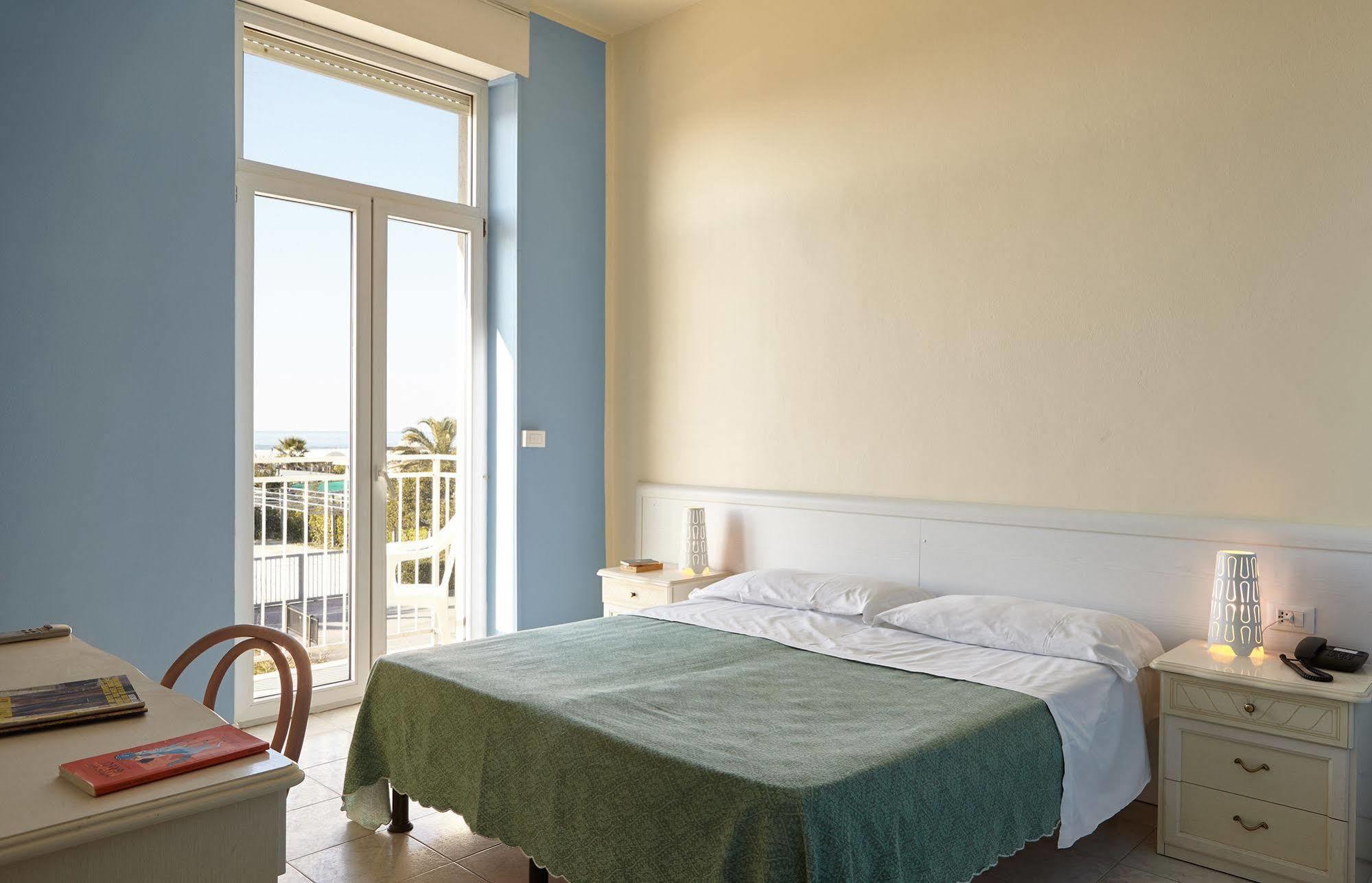 Hotel Mirage Marina di Pietrasanta Exteriör bild