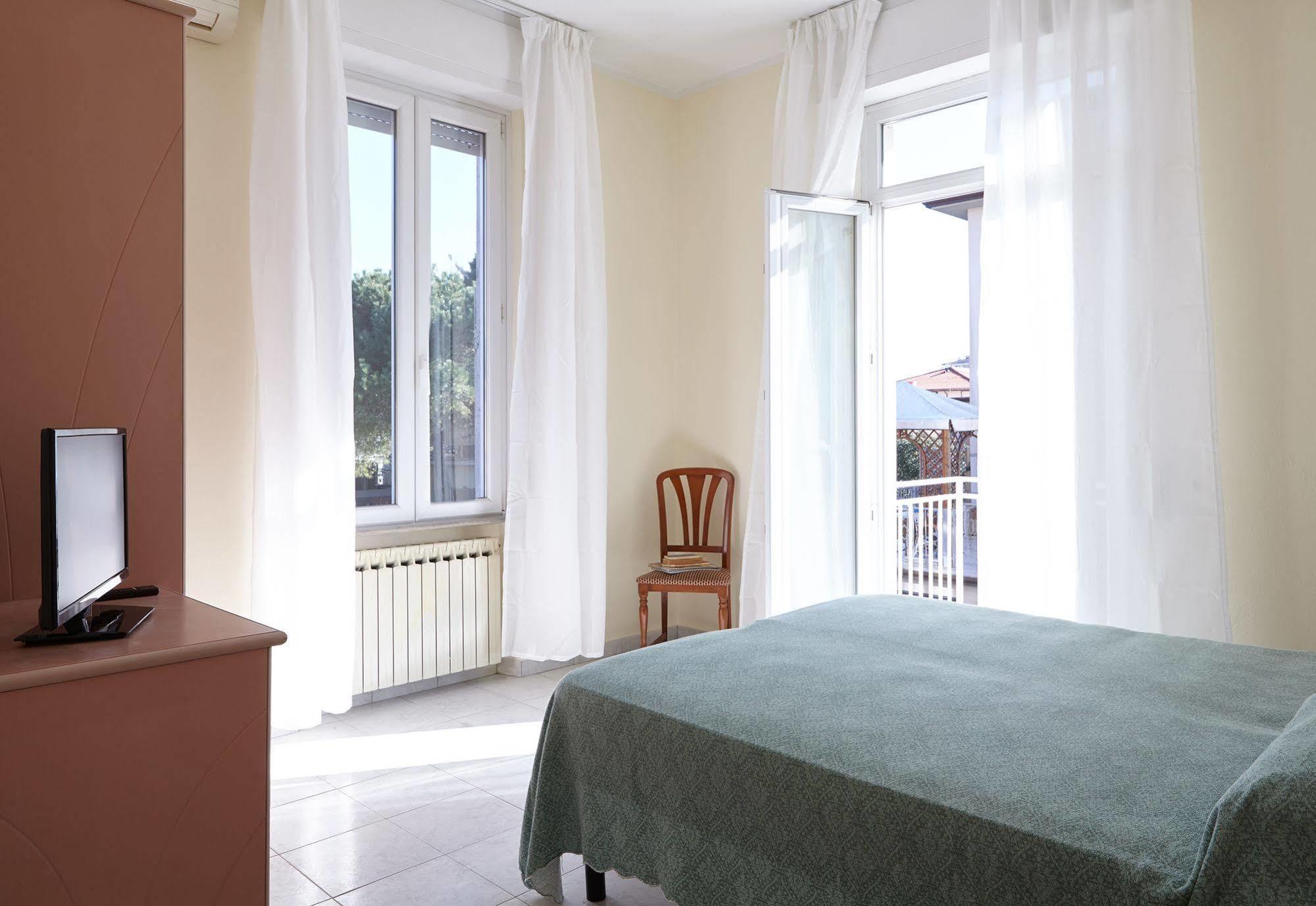 Hotel Mirage Marina di Pietrasanta Exteriör bild